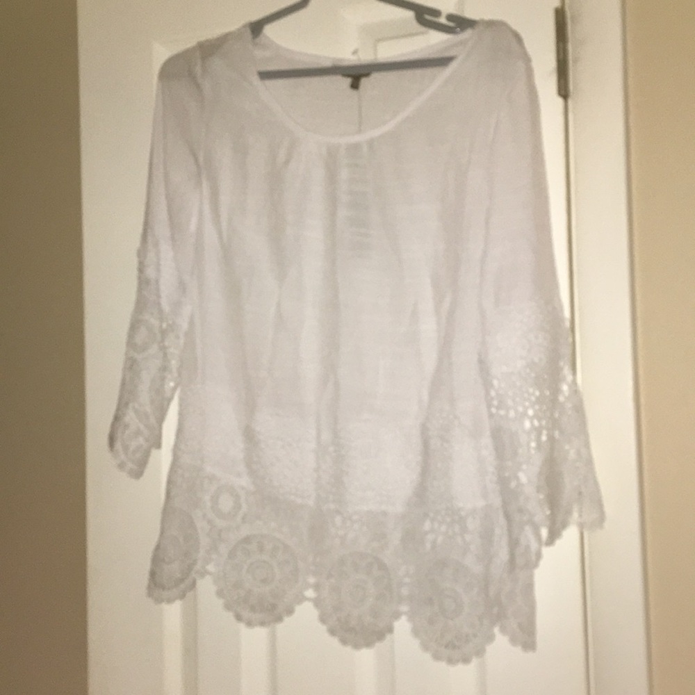 New beautiful lace sleeve bottom top 3/4